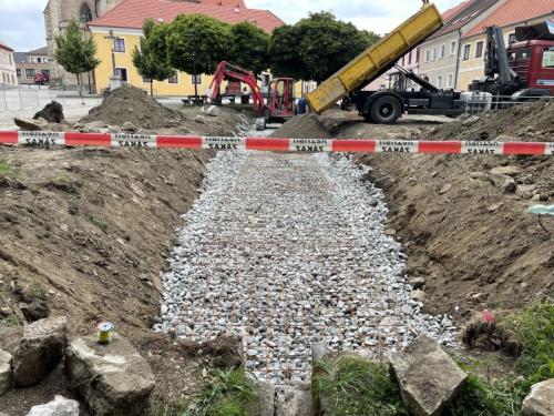 Obnova vodoteče na dolním náměstí